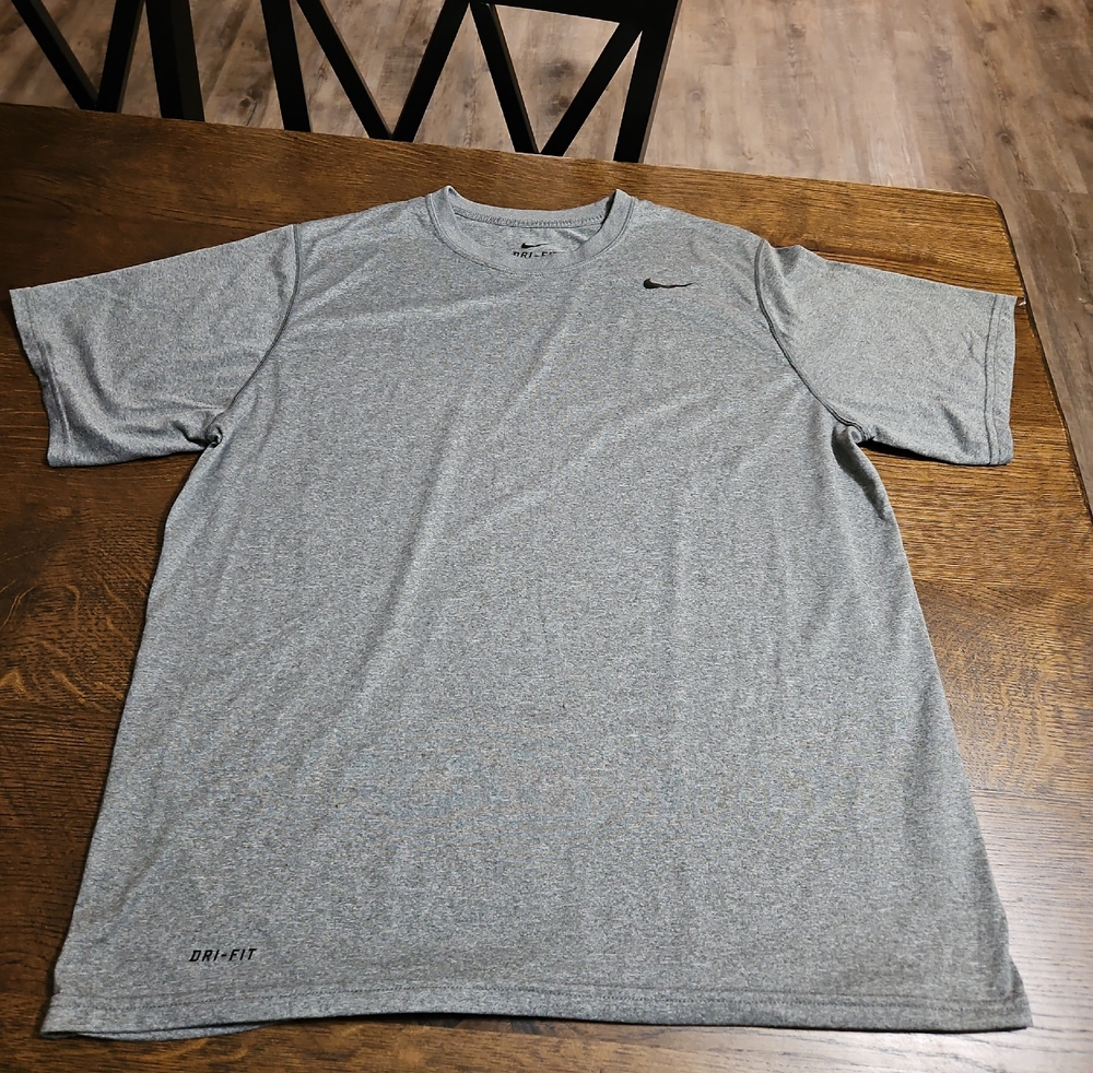 Nike Men’s Heather Gray Dri-FIT Short Sleeve Tee